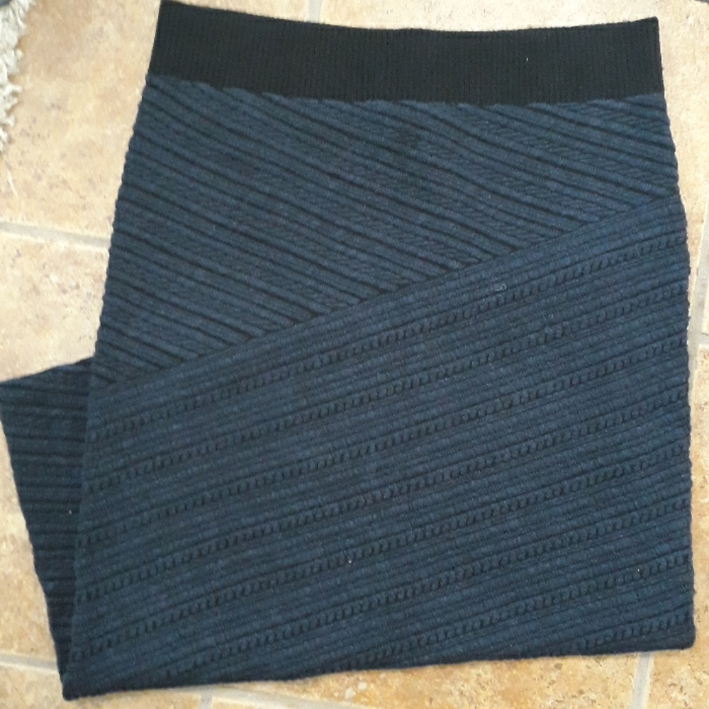 Moth Pencil bodycon sweater skirt midi length M